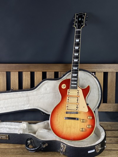 Gibson 2007 Gibson Guitar Of The Week 42 Les Paul Classic Custom with 3 Pickups Heritage Cherry Sunburst